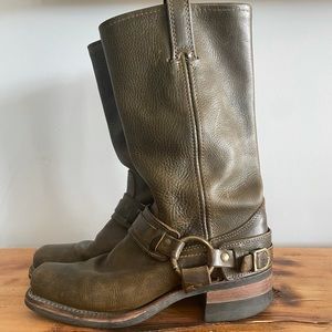Frye Harness boots size 6.5 in GUC